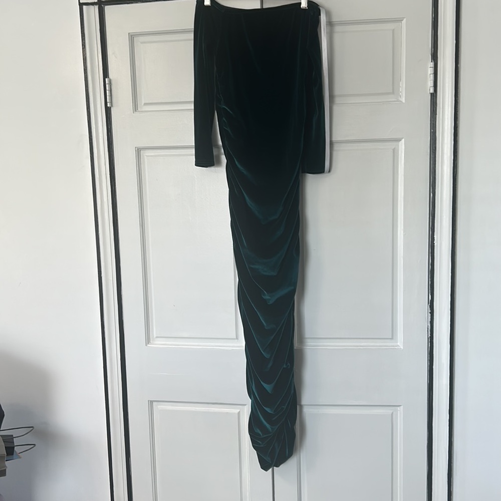 missguided green velvet off the shoulder dress NWT - Picture 2 of 8